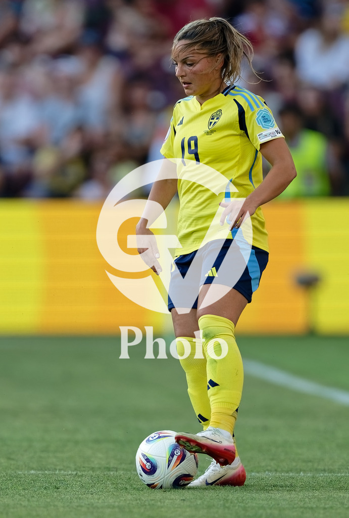 Denmark v Sweden - UEFA Women's EURO 2025 Group C | GENEVA, SWITZERLAND - JULY 4: Johanna Rytting Kaneryd of Sweden controls the ball  during the UEFA Womens EURO 2025 Group C match between Denmark and Sweden at Stade de Geneve on July 4, 2025 in Geneva, Switzerland. (Photo by Giuseppe Velletri/Sports Press Photo/Getty Images)