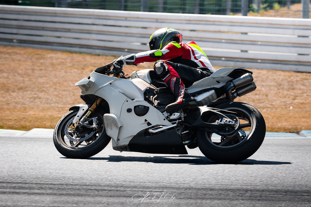 Ducati Trackday Hockenheimring 2026 | Entdecken Sie die faszinierende Welt von Alexander Tschuncky Arts: Kreative Fotografie, atemberaubende Automobilkunst und hochwertiger Bilderdruck. Lassen Sie sich inspirieren! - Realisiert mit Pictrs.com