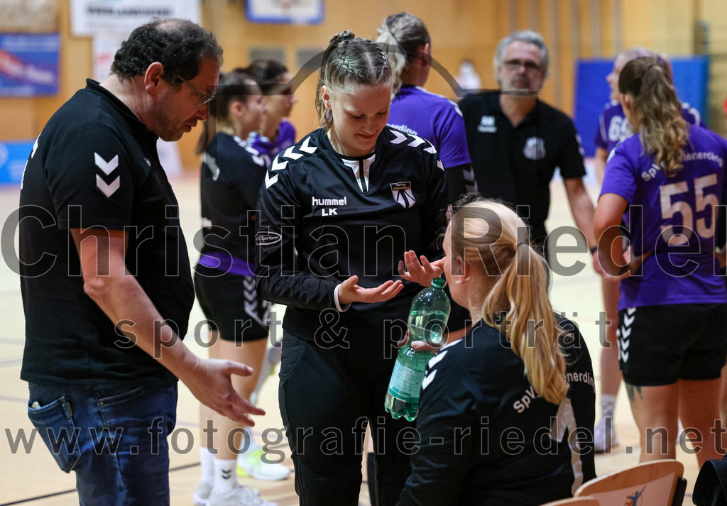 2022-11-19_090_SpVgg_Altenerding_gegen_HC_Donau-Paar | Erding, Deutschland, 19.11.2022:
Handball, Bezirksoberliga Frauen Altbayern 2022 / 2023, 5. Spieltag, SpVgg Altenerding gegen HC Donau/Paar, Endergebnis: 22:33

+a11+, Torfrau Lara Kullmann (SpVgg Altenerding, #11)

Foto: Christian Riedel / fotografie-riedel.net