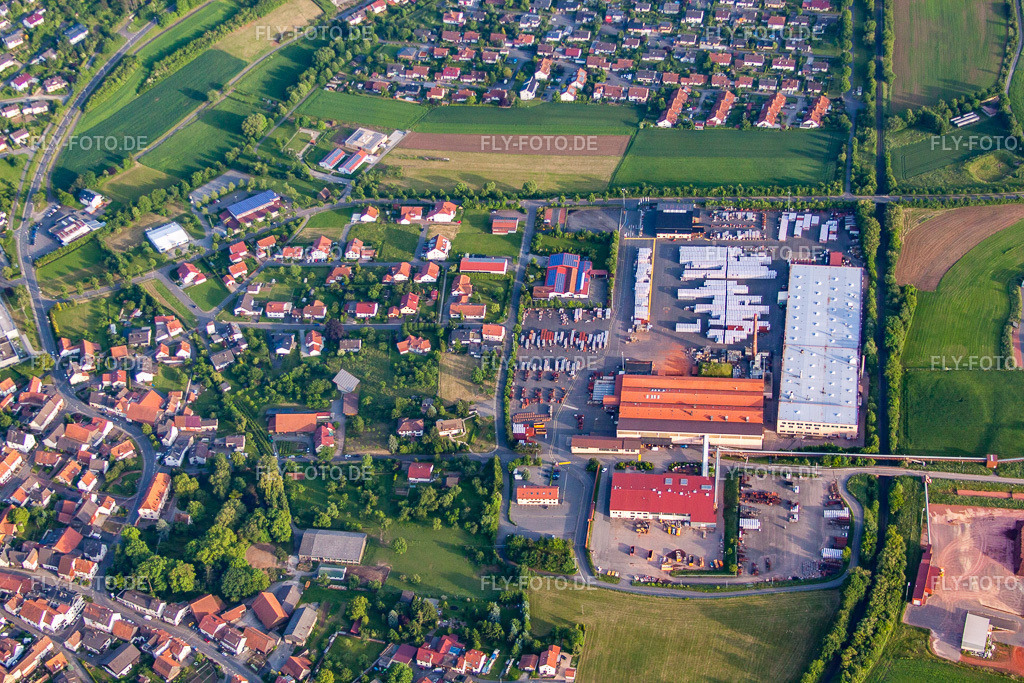 Gebäude und Produktionshallen auf dem Werksgelände der Ziegelei  Braas GmbH - Verkaufsregion und Lager Hainstadt | Luftbild: Gebäude und Produktionshallen auf dem Werksgelände der Ziegelei  Braas GmbH - Verkaufsregion und Lager Hainstadt im Ortsteil Hainstadt in Buchen im Bundesland Baden-Württemberg in Deutschland. Foto: IMG_66295.jpg vom 30.05.2014 durch Werner Riehm/FLY-FOTO.de - Realisiert mit Pictrs.com