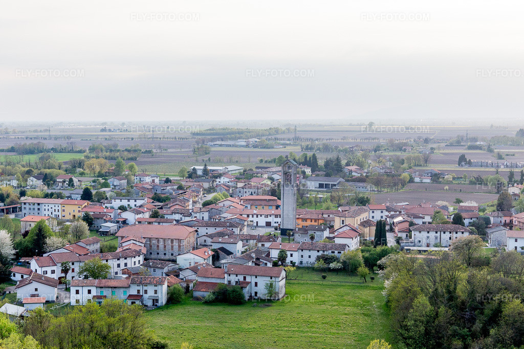 Aerial view: View of the town in Barbeano in the state Friuli Venezia Giulia, Italy. – Photo: IMG_098792.jpg taken on 04/07/2017 by Werner Riehm/FLY-FOTO.com – Resolution of the original: 4796 x 3197 px