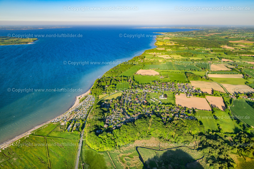 Westerholz_ELS_3109170524 | LANGBALLIG 17.05.2024 Campingplatz mit Wohnwagen und Zelten am Ostseestrand in Langballig im Bundesland Schleswig-Holstein. // Camping with caravans and tents at the Baltic beach in Langballig in Schleswig-Holstein. Foto: Martin Elsen
