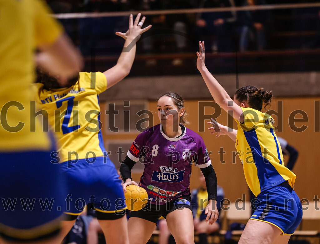2025-02-15_067_SpVgg_Altenerding_gegen_MTV_Pfaffenhofen | Erding, Deutschland, 15.02.2025:Handball, Bezirksoberliga Frauen Altbayern 2024 / 2024, 14. Spieltag, SpVgg Altenerding gegen MTV Pfaffenhofen, Endergebnis: 27:23Magdalena Scherer (MTV Pfaffenhofen, #2), Lena Prem (SpVgg Altenerding, #8), Leonie Sterz (MTV Pfaffenhofen, #11)Foto: Christian Riedel / fotografie-riedel.net