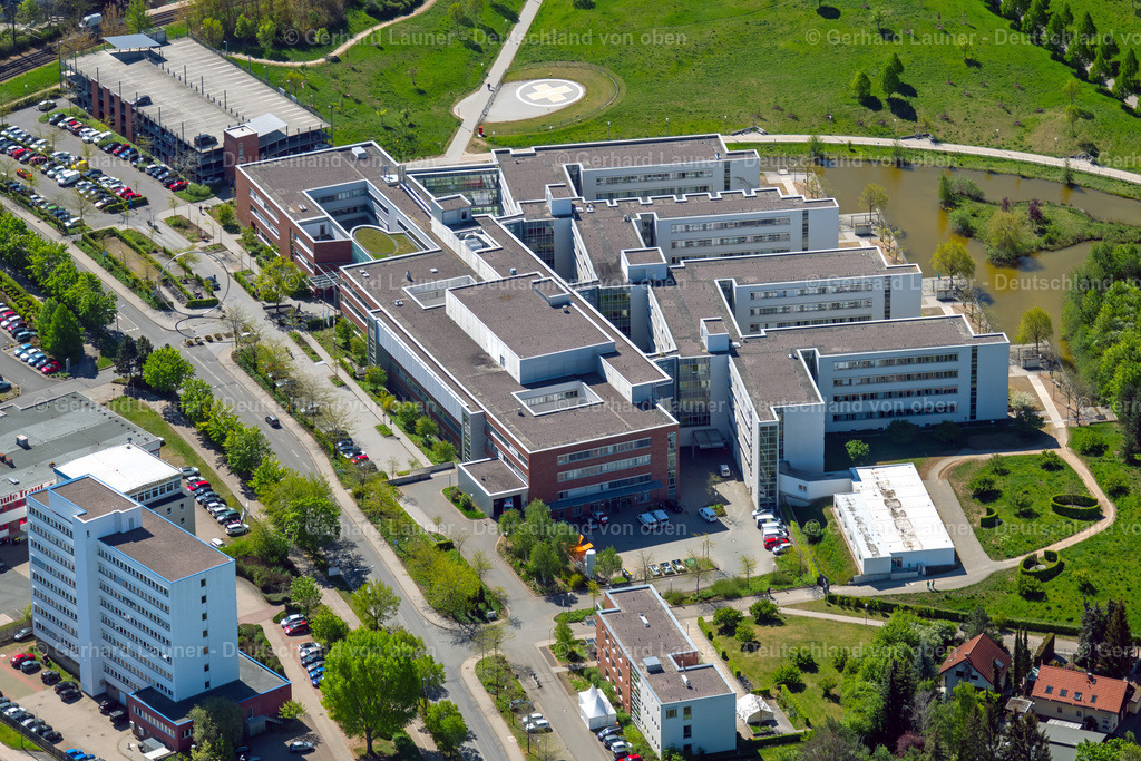 4026557 | ERFURT 07.05.2020 Klinikgelände des Krankenhauses Katholisches Krankenhaus „St. Johann Nepomuk” im Ortsteil Windischholzhausen in Erfurt im Bundesland Thüringen, Deutschland. Weiterführende Informationen bei: Katholisches Krankenhaus „St. Johann Nepomuk”. // Hospital grounds of the Clinic Katholisches Krankenhaus a??St. Johann Nepomuka?? in the district Windischholzhausen in Erfurt in the state Thuringia, Germany. Further information at: Katholisches Krankenhaus a??St. Johann Nepomuka??. Foto: Gerhard Launer