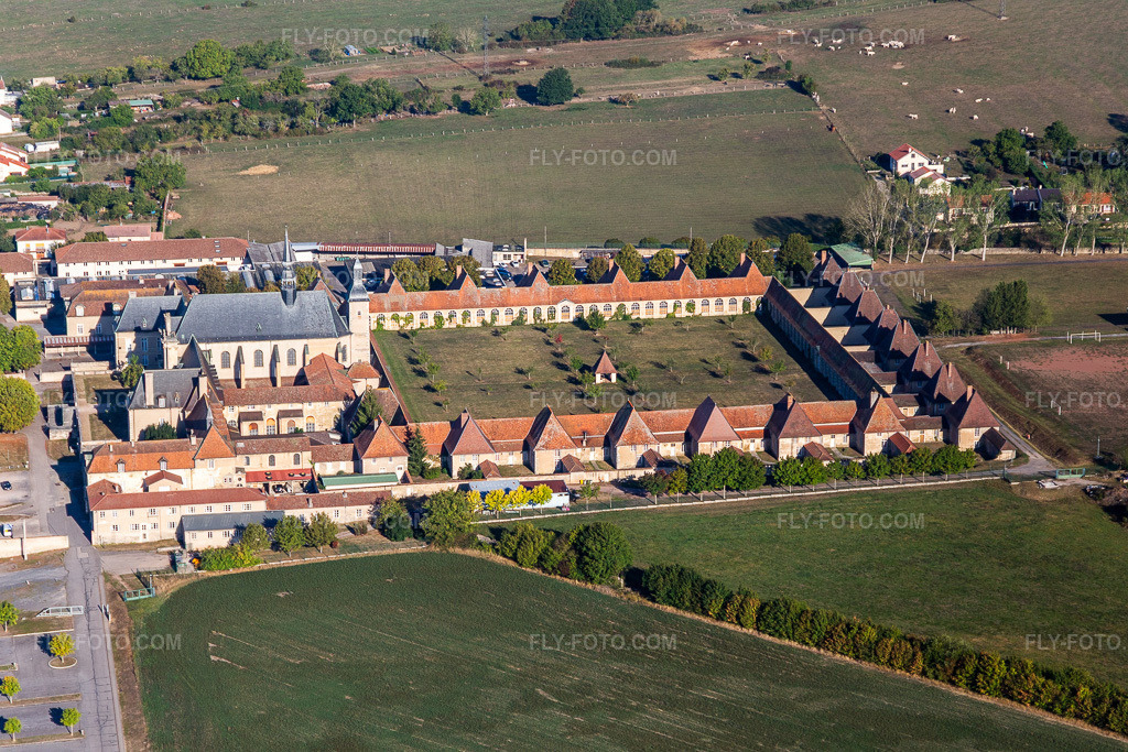 Aerial view: Building complex of the former monastery Abbaye de Bosserville and present-day private high school Lycée Professionnel Privé Saint Michell in Art-sur-Meurthe in the state Meurthe et Moselle, France. – Photo: IMG_118192.jpg taken on 09/15/2019 by Werner Riehm/FLY-FOTO.com – Resolution of the original: 5472 x 3648 px