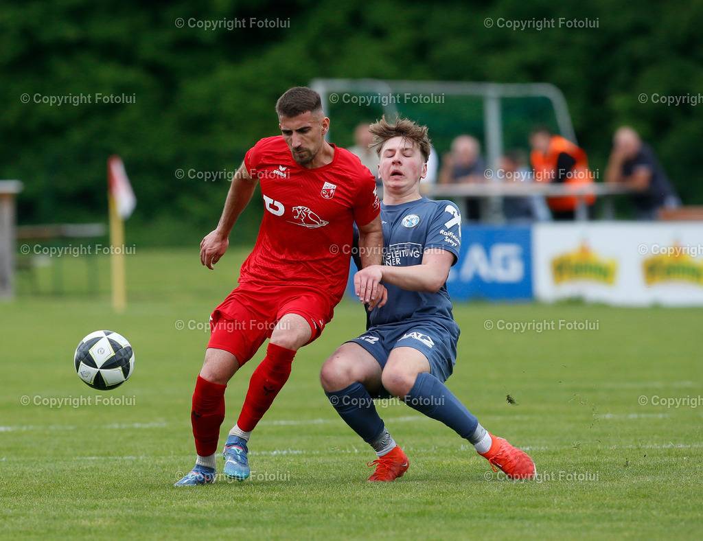 A_LUI_03052025_0011 | SPORT FUSSBALL LL.OST ASKOE OEDT 1B-USV ST.ULRICH 03.05.2025IM BILD: JOVAN PETROVIC (OEDT1B) UND ELIAS GMAINER (ST.ULRICH)FOTO:FOTOLUI