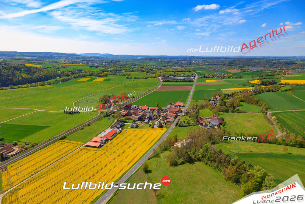 Die Luftaufnahme Neuses_am_main -  wurde 2017 mittels Flugzeug (keine Drohne) erstellt. Perfekte Schärfe und Druck- Auflösung- Garantiert!