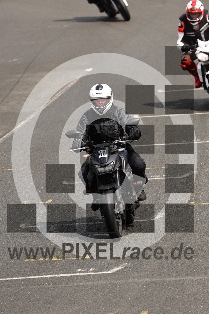 0040-20260512_01137 | Schöne Erinnerungen an spannende Momente - das festzuhalten ist unser Job. PIXELrace.de ist seit 2003 auf den Rennstrecken Europas unterwegs um die Action draußen beim Fahren und die wunderbare Stimmung imm Fahrerlager für euch einzufangen.