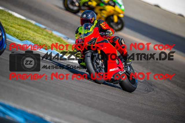 MaZZes_FotoMatrix_230410_9426 | WEISS