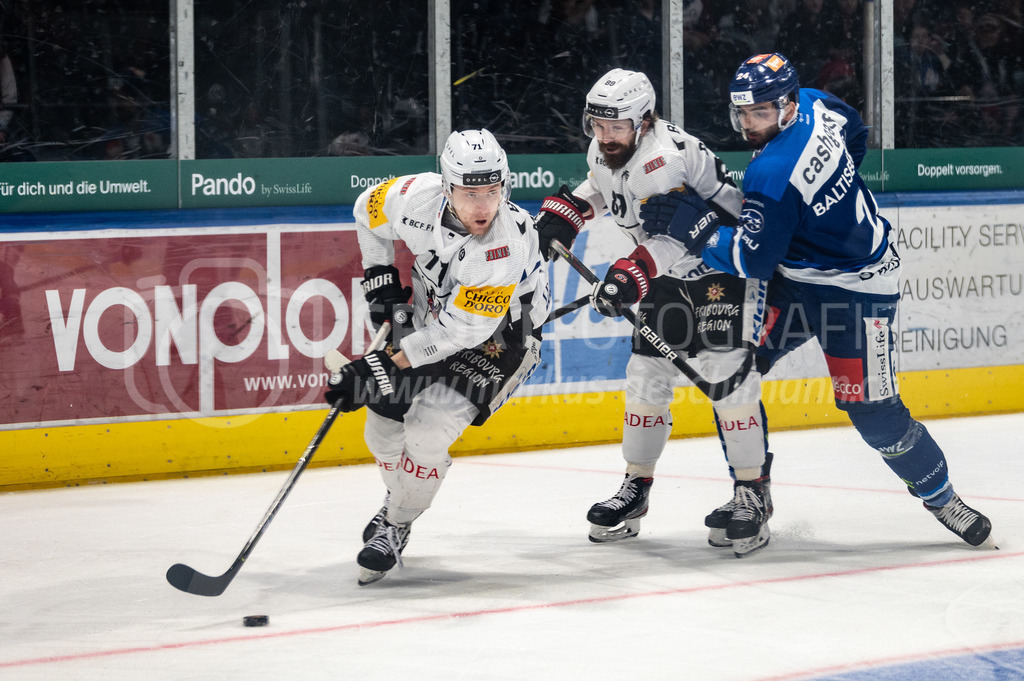 Swiss National League: Semifinals Game 4: ZSC Lions - Fribourg-Gotteron | 14.04.2022, Zürich, Hallenstadion, Swiss National League: Semifinals Game 4: ZSC Lions - Fribourg-Gotteron, #71 Killian Mottet (Fribourg). - Realisiert mit Pictrs.com