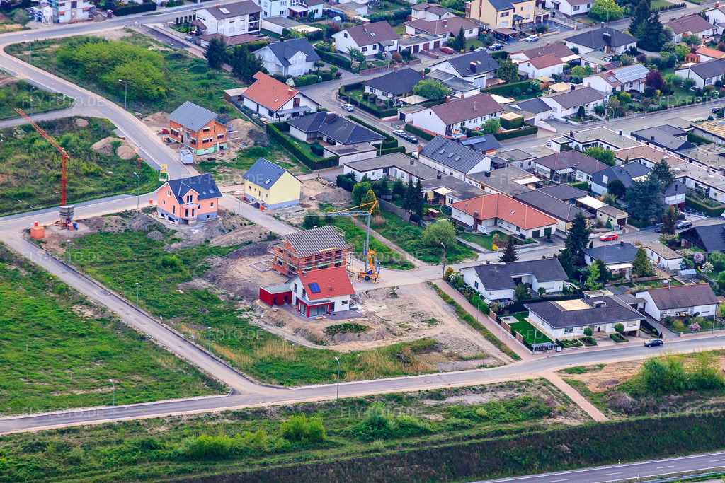 Luftbild: Neubaugebiet Starenweg in Jockgrim im Bundesland Rheinland-Pfalz in Deutschland. Foto: IMG_40356.jpg vom 24.04.2011 durch Werner Riehm/FLY-FOTO.de