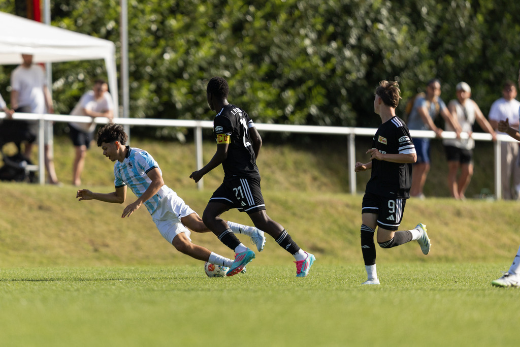 Fußball I Männer I 40. Pfingscup Hollage I 13275 | realhellocedii - Realisiert mit Pictrs.com