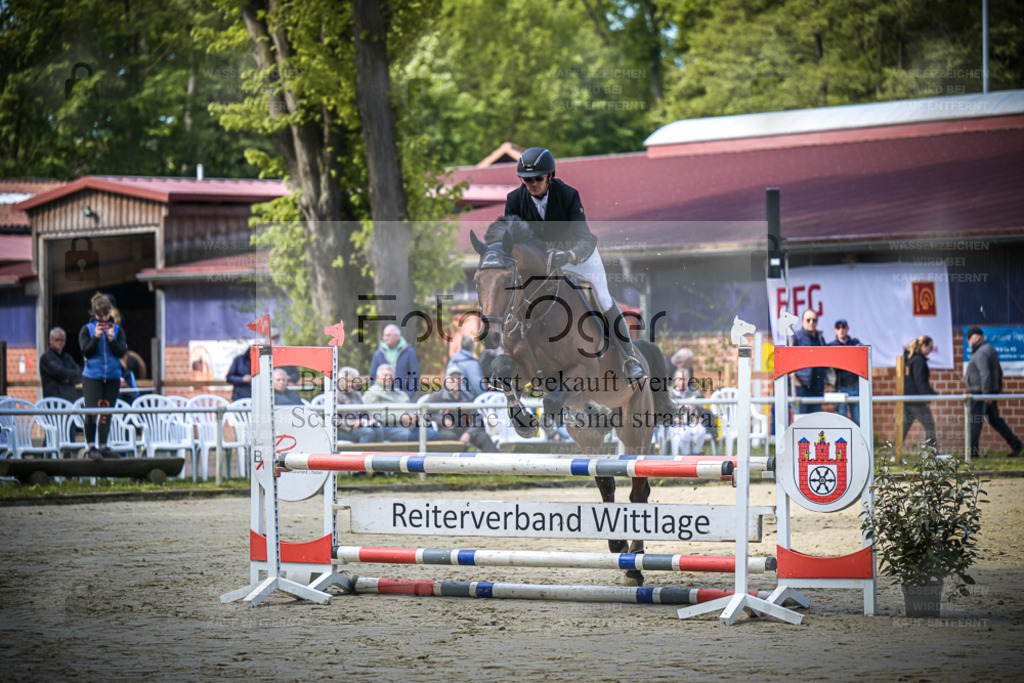 DOS_6022 | Entdecke hochwertige Reitturnierfotos von Foto Oger. Professionell, emotional und authentisch – jetzt Lieblingsmomente im Shop bestellen. - Realisiert mit Pictrs.com