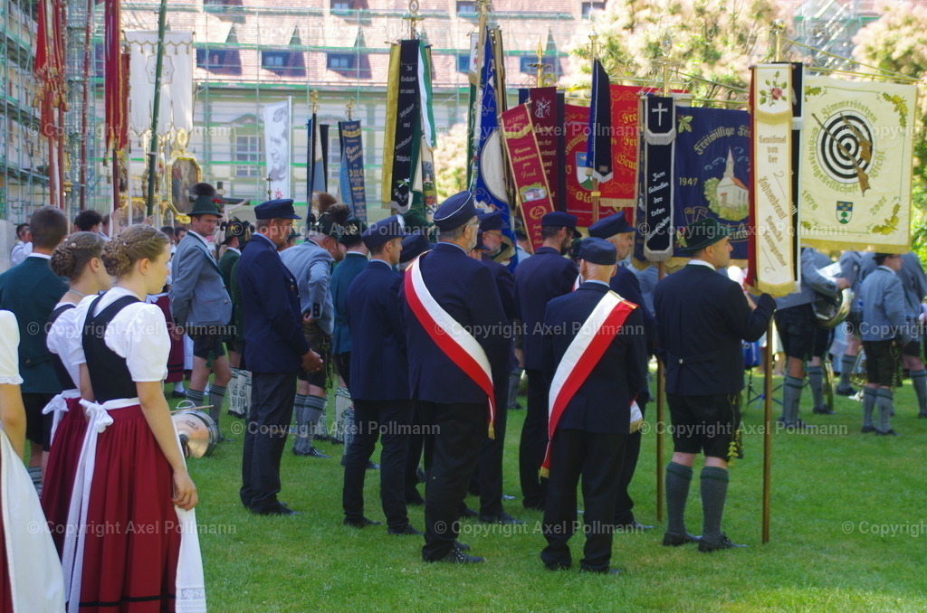 IMGP6697 | fotografiert von Axel PollmannLeonhardi Wallfahrt Benediktbeuern und Murnau, Fronleichnam, Fasching, Landschaft im Loisachtal und Benediktbeuern  - Realisiert mit Pictrs.com