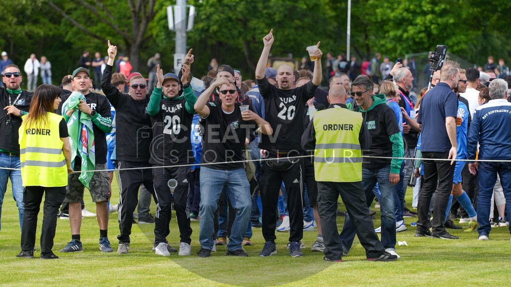Fußball, Herren, Saison 2024/2025, Finaltag der Amateure 2025, Landespokal Brandenburg, Finale, VfB 1921 Krieschow vs. RSV Eintracht 1949, Samstag 24.05.2025, Volksparkstadion Neuruppin, | Fußball, Herren, Saison 2024/2025, Finaltag der Amateure 2025, Landespokal Brandenburg, Finale, VfB 1921 Krieschow vs. RSV Eintracht 1949, Samstag 24.05.2025, Volksparkstadion Neuruppin, Im Bild: Jubel beim RSV Eintracht 1949 über den Landespokalsieg unmittelbar nach Abpfiff. - Realisiert mit Pictrs.com