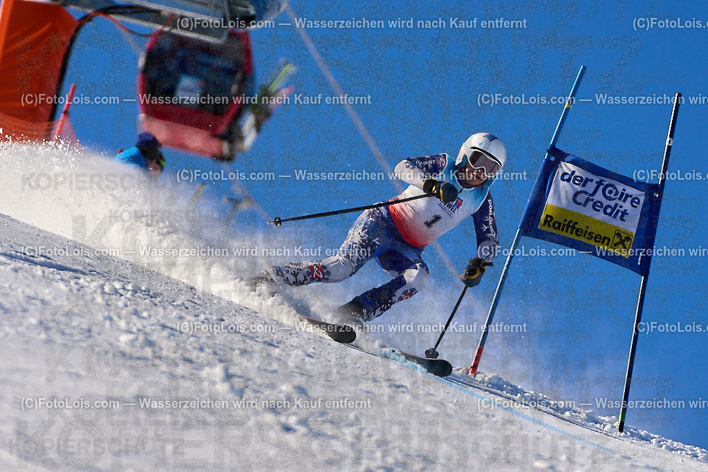 ALP3288_MASTERS-Cup_GS-C Damen_Davidova Jaroslava | (C)FotoLois.com, Alois Spandl. FIS Masters-Cup Wildschönau, Giant Slalom auf der Piste Schatzberg GS, Siegerehrung auf dem Dorfplatz Niederau, Sa 13. Januar 2024.