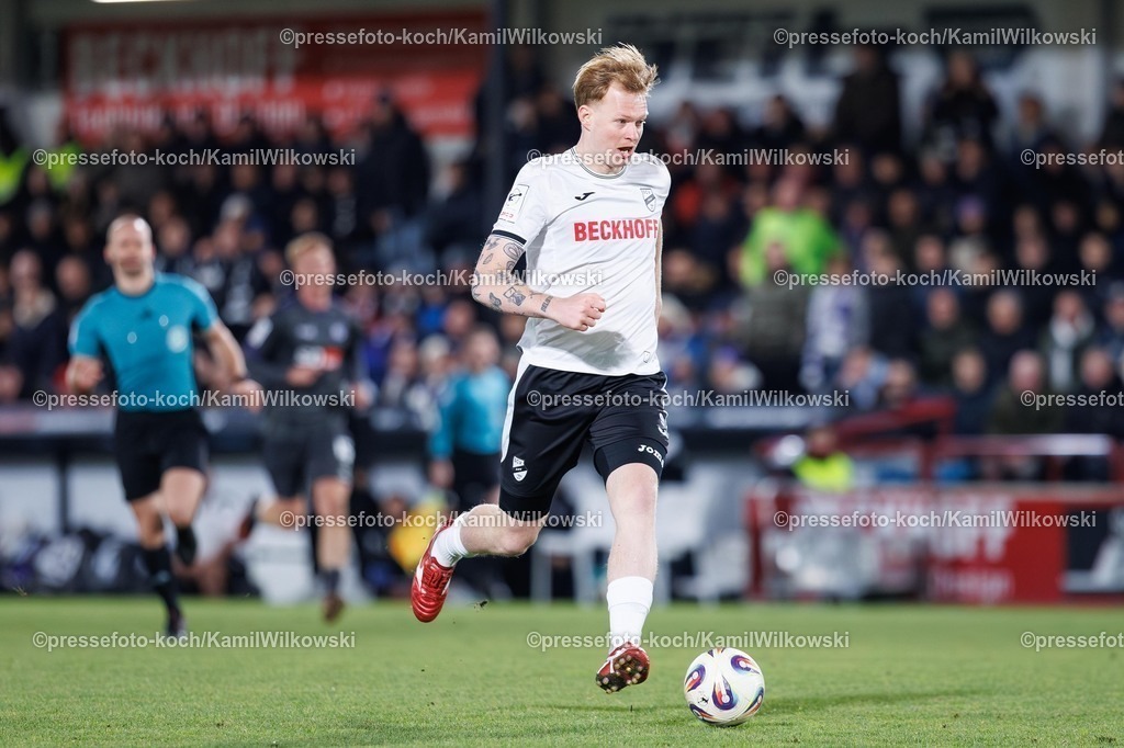 xKWIx30112501076 | 30.11.2025, xkwix, Fußball, 3. Liga, SSC Verl - VfL Osnabrück, Sportclub Arena: Jonas Arweiler (SC Verl #9)Photo: xKamilxWilkowskixPressefotoKochx