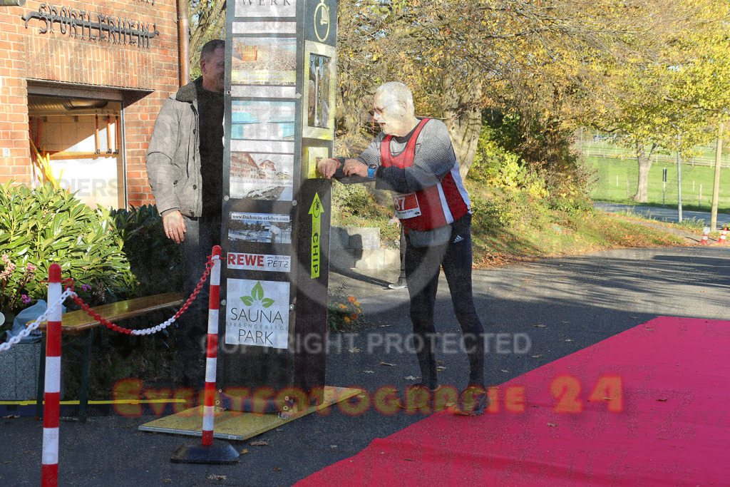 221113_1401_EX1_9985 | Sportfotografie im Rhein-Sieg Kreis, Köln, Bonn, NRW, Rheinland Pfalz, Hessen, etc. Unser Tätigkeitsfeld umfasst den Laufsport vom Volkslauf über den Marathon, Duathlon, Triathon bis zum Ultralauf wie Kölnpfad Ultra oder Schindertrail.