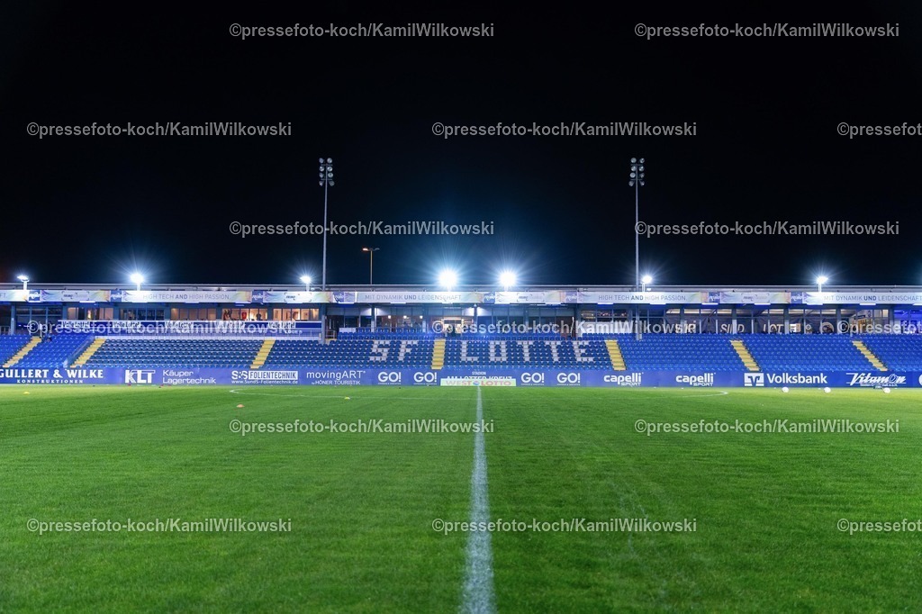 xKWI31102501026 | 31.10.2025, xkwix, Fußball, Regionalliga West, VfL Sportfreunde Lotte - FC Gütersloh, Stadion am Lotter Kreuz: SF Lotte Tribüne mit leeren Sitzplätzen
