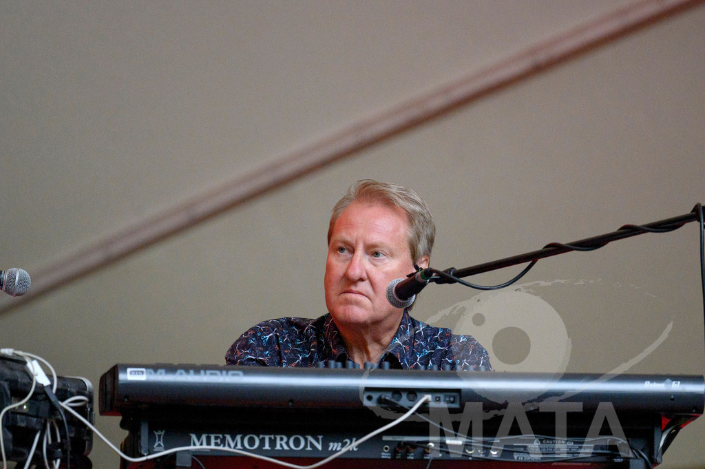 _DWA2877 | Jez Smith  von John Lees' Barclay James Harvest live bei einem Konzert in Serenadenhof Nürnberg, 01.07.2023 - Realisiert mit Pictrs.com