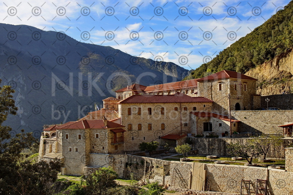 Kloster Giroméri - Iera Moni Giromeriou | Das Kloster „Iera Moni Giromeriou“ liegt in der Präfektur Thesprotia im Nordwesten von Griechenland, rund acht Kilometer von der Stadt Filiates entfernt. Auf der Bergkette Farmakovouni wurde das Kloster Anfang des 14. Jahrhunderts auf einer Höhe von rund 300 Metern gegründet.