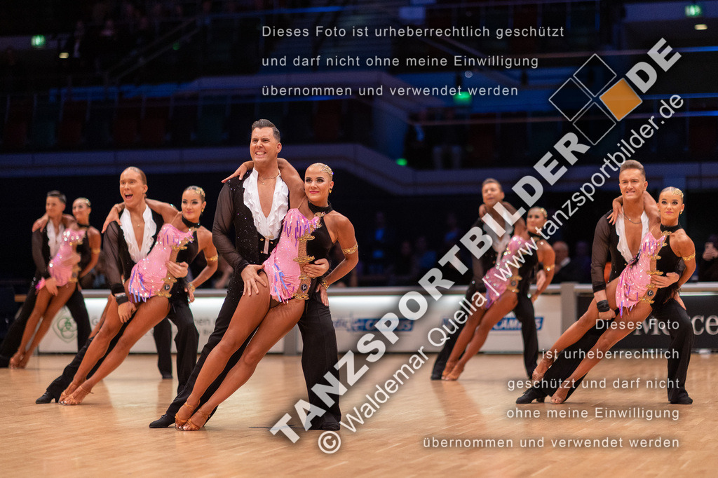 20221112-04071 | Hier finden Sie Tanz Bilder vom Latein und Standard Formationen tanzen. Sportbilder vom Tanzsport. Schöne Fotos und von Weltmeisterschaft, Europameisterschaft, Bundesliga, Regionalliga, Oberliga und Landesliga sowie von GOC Stuttgart, DanceComp, WM Bremen