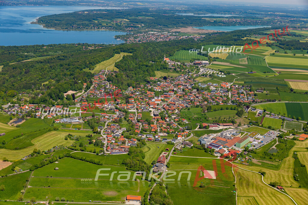 Aktuelles Luftbild von  Andechs - Die Luftaufnahme wurde 2021 mittels UL-Flugzeug erstellt ( keine Drohne ) - hochauflösende Kamera-Systeme von  Canon -Beste Qualität - Für grossformatige Ausdrucke geeignet. Die Geschenkidee !