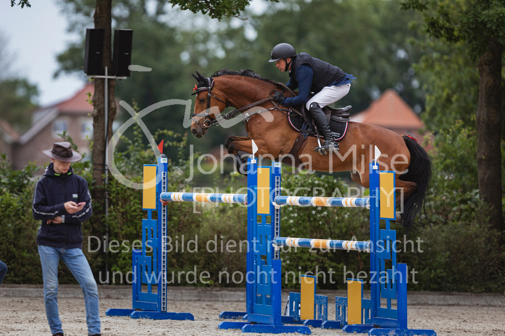 240614_Lemwerder_S1-Springen-560 | Deine schönsten Turniermomente als professionelle Fotos! Entdecke hochwertige Pferdesport-Fotografie im Online-Shop. Jetzt Fotos finden & bestellen!