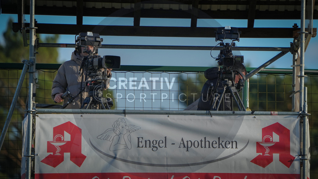 Fußball, Herren, Saison 2025/2026, Regionalliga Nordost, 22. Spieltag, FSV 63 Luckenwalde vs. Hallescher FC, Dienstag 07.04.2026, Werner-Seelenbinder-Stadion Luckenwalde, | Fußball, Herren, Saison 2025/2026, Regionalliga Nordost, 22. Spieltag, FSV 63 Luckenwalde vs. Hallescher FC, Dienstag 07.04.2026, Werner-Seelenbinder-Stadion Luckenwalde, Im Bild: Ein Blick auf den Fernsehturm im Luckenwalder Werner-Seelenbinder-Stadion. - Realisiert mit Pictrs.com