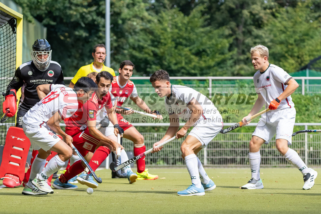 HK_20240907_105336 | 1. Bundesliga Herren RW Köln - Crefelder HTC am 7.9.2024 RW Köln, Köln , Joshua Onyekwue Nnaji Torwart ( Crefelder HTC #29 ) , Julius Hayner ( Crefelder HTC #6 )