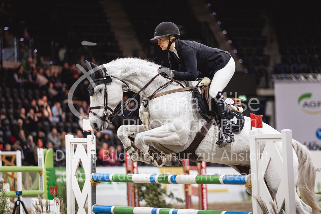 241103_Oldenburg_FinaleMittlereTour-226 | Deine schönsten Turniermomente als professionelle Fotos! Entdecke hochwertige Pferdesport-Fotografie im Online-Shop. Jetzt Fotos finden & bestellen!