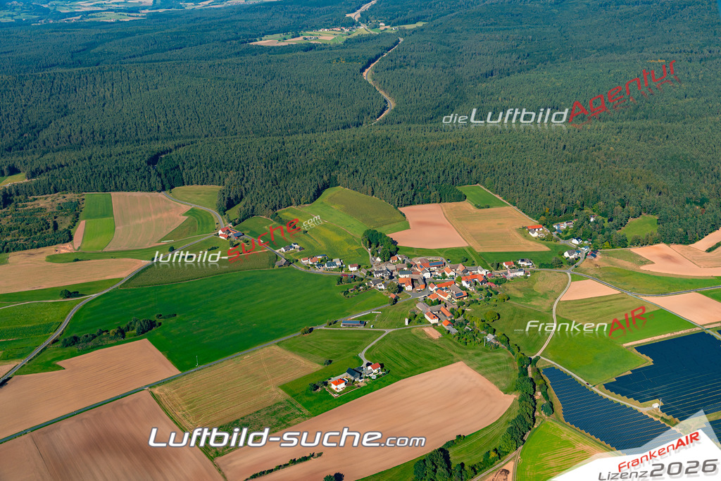 Aktuelles Luftbild von Riggau Pressath Kauf mit Lizenz / Bildrechten möglich- Die Luftaufnahme wurde 2021 mittels UL-Flugzeug erstellt ( keine Drohne ) - hochauflösende Kamera-Systeme von  Canon -Beste Qualität - Für grossformatige Ausdrucke geeignet. Die Geschenkidee !