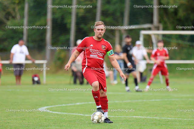 Fußball I Herren I Saison 2025-2026 I Verbandsliga Süd I 7. Spieltag I SV Schackendorf - SV Azadi Lübeck I 06.09.2025.168 | Jorrit Bernoth (16, SV Schackendorf) - Realisiert mit Pictrs.com