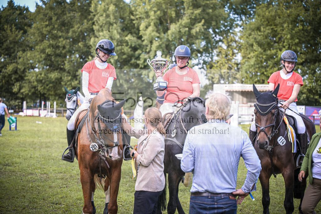 DOS_0102 | Entdecke hochwertige Reitturnierfotos von Foto Oger. Professionell, emotional und authentisch – jetzt Lieblingsmomente im Shop bestellen.Deutschlandweite Turnierfotografie. - Realisiert mit Pictrs.com