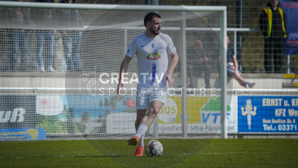 Fußball, Herren, Saison 2025/2026, Regionalliga Nordost, 29. Spieltag, FSV 63 Luckenwalde vs. FC Eilenburg, Samstag 11.04.2026, Werner-Seelenbinder-Stadion Luckenwalde, | Fußball, Herren, Saison 2025/2026, Regionalliga Nordost, 29. Spieltag, FSV 63 Luckenwalde vs. FC Eilenburg, Samstag 11.04.2026, Werner-Seelenbinder-Stadion Luckenwalde, Im Bild: Adrin Jarosch (Eilenburg) - Realisiert mit Pictrs.com