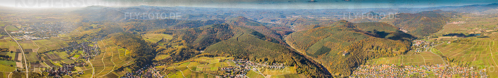 Panorama - Perspektive der Wald und Berglandschaft des Naturpark Pfälzerwald | Luftbild: Panorama - Perspektive der Wald und Berglandschaft des Naturpark Pfälzerwald in Klingenmünster im Bundesland Rheinland-Pfalz in Deutschland. Foto: IMG_34820-Bearbeitet.jpg vom 26.10.2010 durch Werner Riehm/FLY-FOTO.de - Realisiert mit Pictrs.com