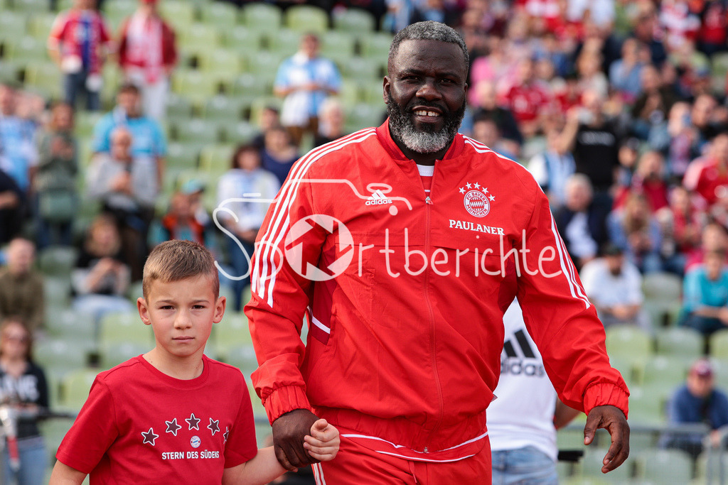 FC Bayern Muenchen - TSV 1860 Muenchen | Samuel Kuffour (FCB #4) in Aktion