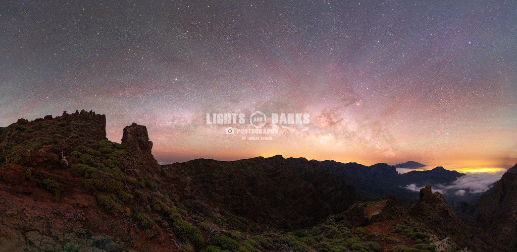 Airglow | The Milky Way arching low at the Roque des los Muchachos in La Palma. Above some faint, but beautiful Airglow. Astrobin Toppic nominated!  - Realisiert mit Pictrs.com