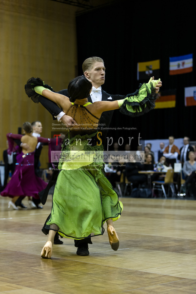 20241102_DC_HGR_Std_09280 | Tanzsportbilder, Standardtanz, Lateintanz, WDSF, DTV, LTVB, dancecomp, goc, hessen tanzt, blaues band der spree, walzer, tango, wiener walzer, slowfox, quickstepp, samba, rumba, cha-cha-cha, paso doble. jive, hd-kroft photography, turniertanzsport