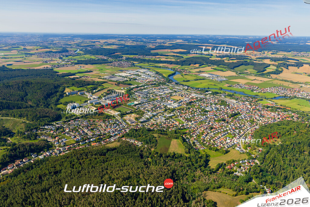 Luftaufnahme der Stadt Regenstauf - Die Luftaufnahme wurde 2025 vom UL-Flugzeug heraus erstellt ( keine Drohne ) - Hochauflösende Luftaufnahme - für professionelle Ausdrucke geeignet. Die Geschenkidee !Mit Lizenz und Bildrechte bestellbar