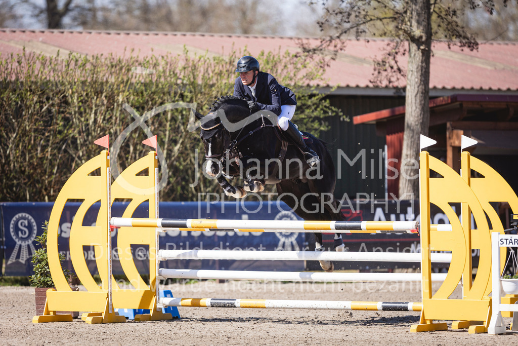 250408_Mühlen_SprPf-L-312 | Deine schönsten Turniermomente als professionelle Fotos! Entdecke hochwertige Pferdesport-Fotografie im Online-Shop. Jetzt Fotos finden & bestellen!