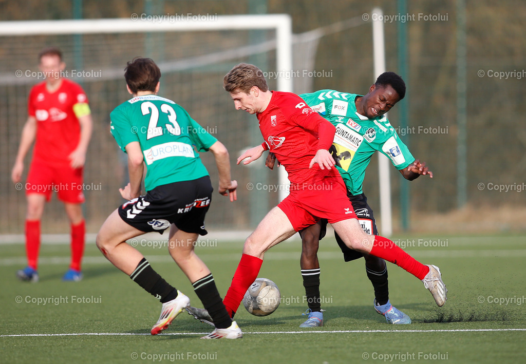 A_LUI_080325_20 | SPORT FUSSBALL REGIONALLIGA MITTE ASKOE OEDT -JUNGE WIKINGER RIED 08.03.IM BILD : SEBASTIAN KAPSAMER (OEDT) UND CONRAD SCHOLL,BOGUO (BEIDE RIED) FOTO:FOTOLUI