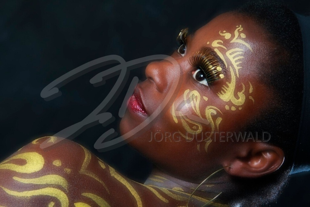 Bodypainting-GOLD_0074 | #005 | Modell: Clémentine | Foto: Tschiponnique Skupin - Realisiert mit Pictrs.com