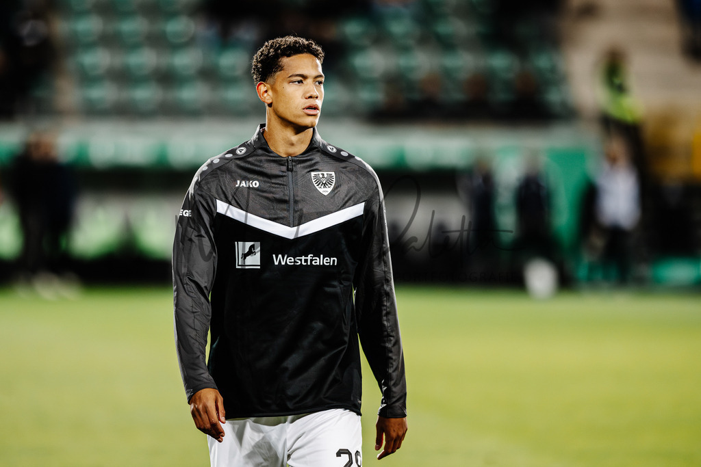 2. Bundesliga, Saison 2024/25, 7. Spieltag: SC Preußen Münster - FC Schalke 04 | Münster, 28.09.2024: 2. Bundesliga, 7. Spieltag, SC Preußen Münster gegen FC Schalke 04 im LVM-Preußenstadion in Münster. Foto: sportfotografie.ms | Markus Paletta - Realisiert mit Pictrs.com