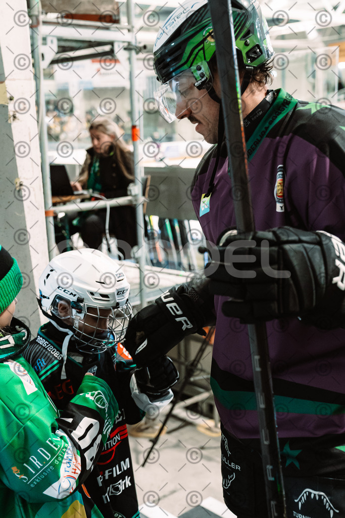 Alligators_vs_Bayreuth_19_10_2025-31 | Höchstadt Alligators Fotogalerie: Eishockey-Action aus Franken. Professionelle Spielfotos, Portraits & Stadionbilder zum Download. Jetzt entdecken! - Realisiert mit Pictrs.com
