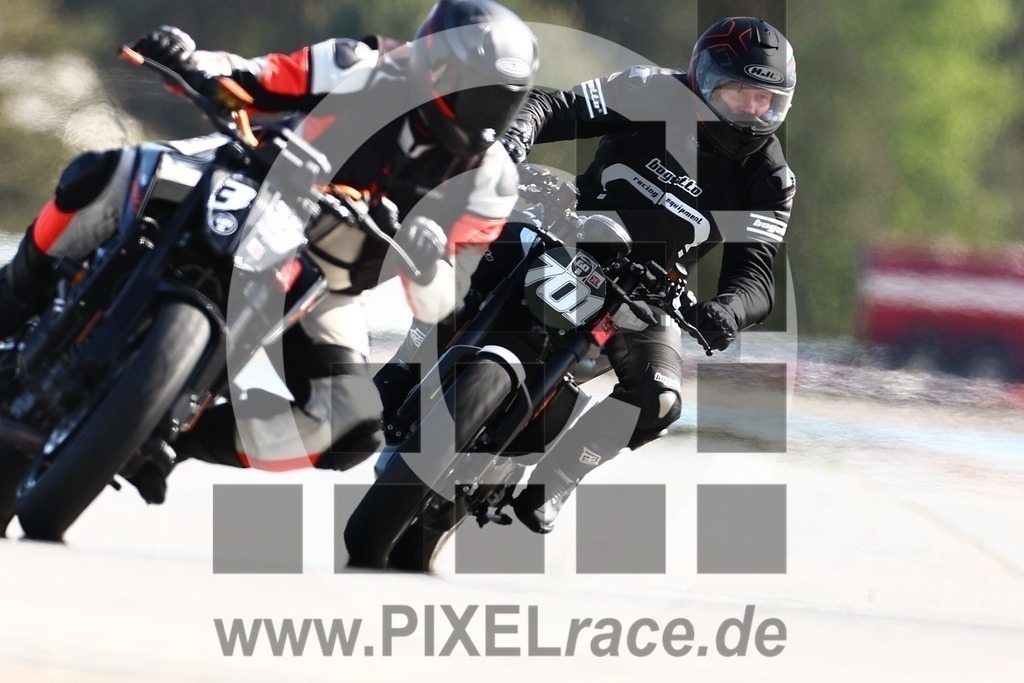 0701-20240509_03477 | Schöne Erinnerungen an spannende Momente - das festzuhalten ist unser Job. PIXELrace.de ist seit 2003 auf den Rennstrecken Europas unterwegs um die Action draußen beim Fahren und die wunderbare Stimmung imm Fahrerlager für euch einzufangen.