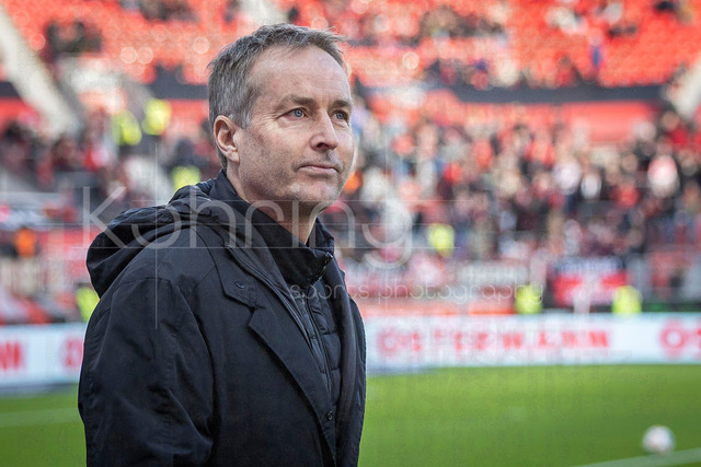 German Bundesliga, Bayer 04 Leverkusen vs. SV Werder Bremen, 24.01.2026 | LEVERKUSEN, GERMANY - JANUARY 24: Kasper Hjulmand (Head Coach Bayer 04 Leverkusen) interviewed by Sky during the German Bundesliga match on gameday 19 between Bayer 04 Leverkusen vs. SV Werder Bremen at BayArena on January 24, 2026 in Leverkusen, Germany. DFL REGULATIONS PROHIBIT ANY USE OF PHOTOGRAPHS AS IMAGE SEQUENCES AND/OR QUASI-VIDEO.