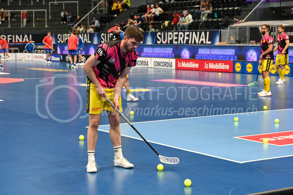 Zug United - HC Rychenberg - 25. April 2026 | Levin Conrad (#7 HC Rychenberg Winterthur) beim Aufwärmen am L-UPL Superfinal-Spiel zwischen Zug United und HC Rychenberg am 25. April 2026 in der BCF Arena, Fribourg, Schweiz.Bild: Sportfotografie Markus Aeschimann | www.markus-aeschimann.ch - Realisiert mit Pictrs.com