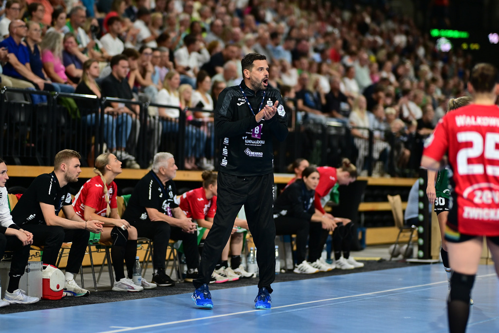 Handball I Frauen I Saison 2025-2026 I 1. HBF I 1. Spieltag I VfL Oldenburg - BSV Sachsen Zwickau | Der Sportfotograf. - Realisiert mit Pictrs.com