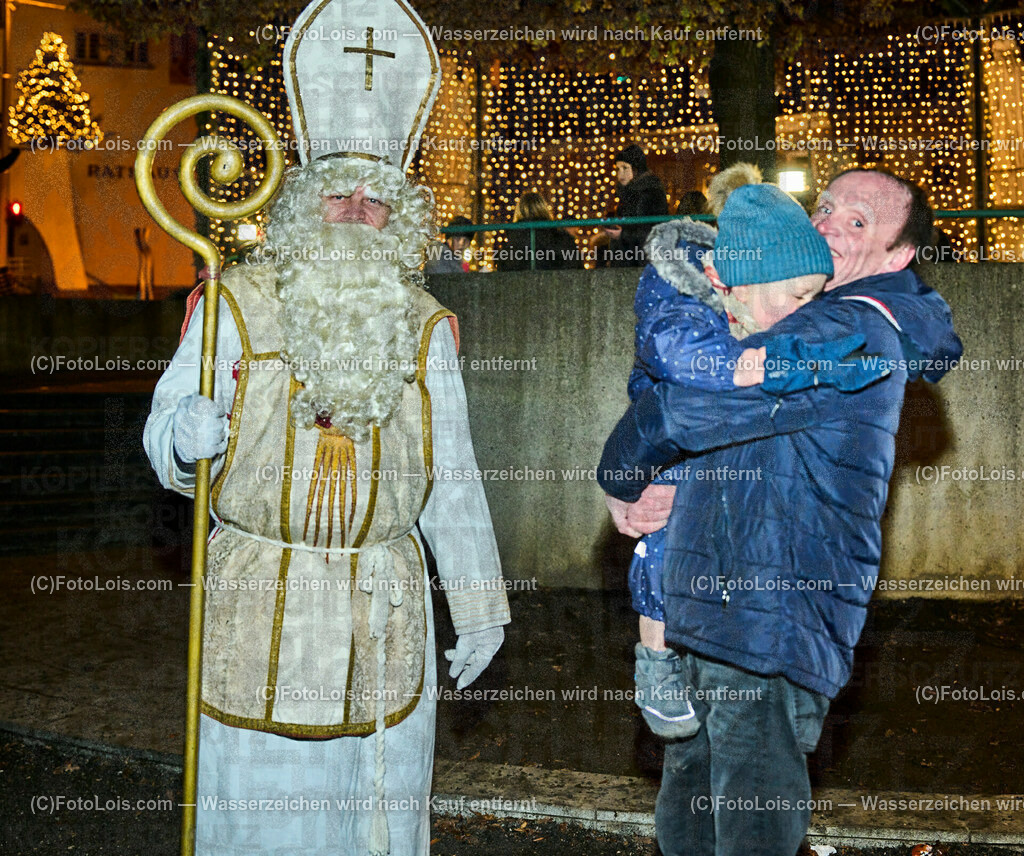 ALP7716_Wieselburger Advent_Nikolaus | (C)FotoLois.com, Alois Spandl, Wieselburger Advent im Schlosspark, Besuch durch den Hl. Nikolaus und seinen Krampussen, Sa 3. Dezember 2022.